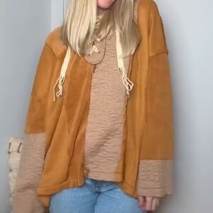 POL!!! Long pullover w hood. There’s so many beautiful details to this top!! L
